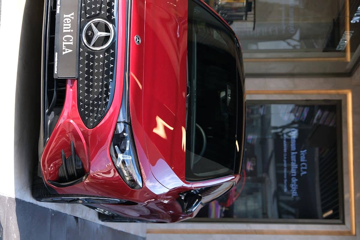 IWC Schaffhausen’in yüksek saatçilik geleneği ile Mercedes-Benz’in zamansız tasarımı aynı çizgide buluştu.