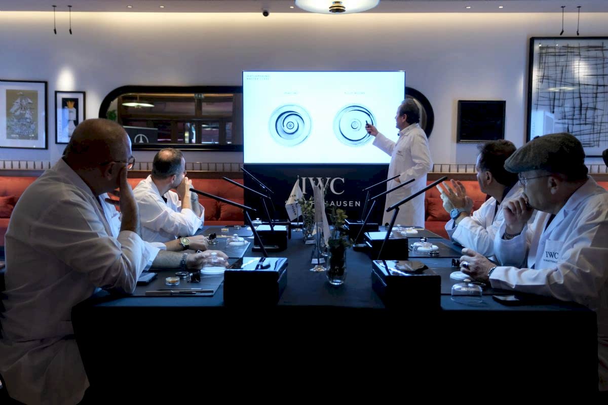 IWC Schaffhausen’in yüksek saatçilik geleneği ile Mercedes-Benz’in zamansız tasarımı aynı çizgide buluştu.